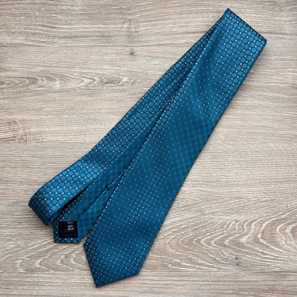 Calvin Klein Elegant Blue Patterned Tie